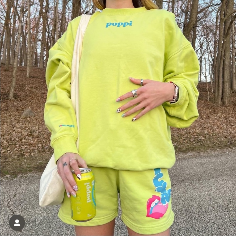 Drink Poppi Matching Set Sweatshirt & Sweat Shorts Juicy AF Like Green Medium